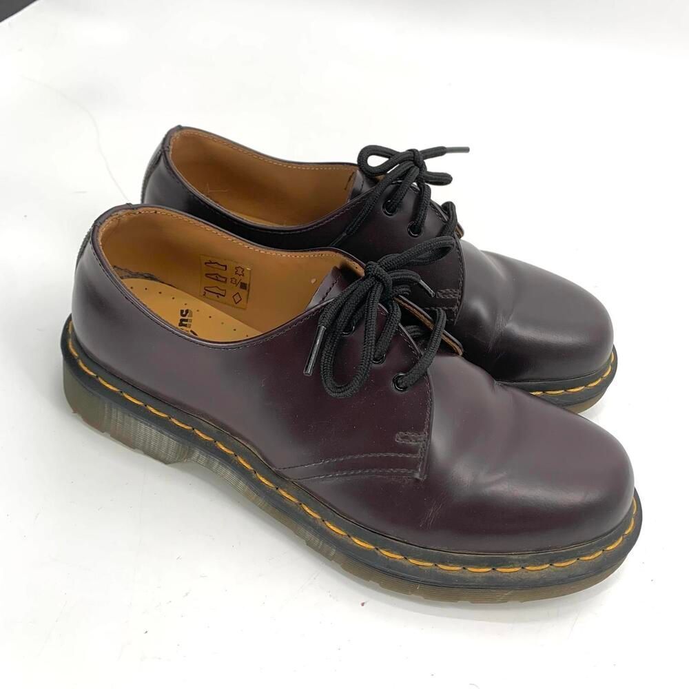 Classic Dr. Martens Leather Shoes - Stylish Comfort in Burgundy 8 womens 7 mens